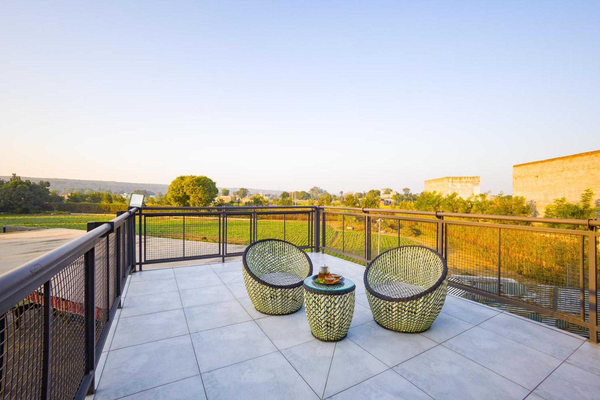 Elivaas Hidden Oasis 4Bhk With Pool, Mud House & Container House Villa Dhauj Екстериор снимка